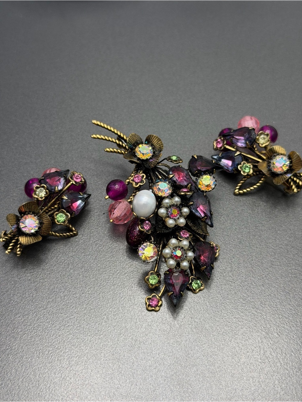 🎊🎂🎉Vintage Givre Glass West German Brooch and Earring Set